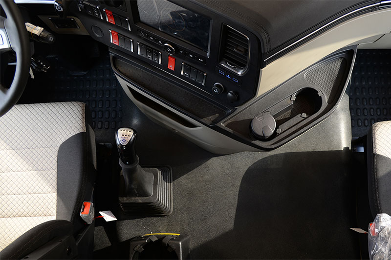 大運重卡 N9H 460馬力 6×4 國六 牽引車(chē)（CGC4250D6FCCH）