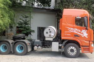 聯(lián)合重卡 麒麟 350馬力 6×4 LNG 國六 牽引車(chē)（QCC4253N664）