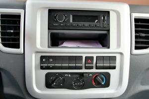 中國重汽HOWO 悍將 102馬力 4.2米 4X2 國四單排廂式輕卡(速比:5.375)(ZZ5047XXYD3415D145)