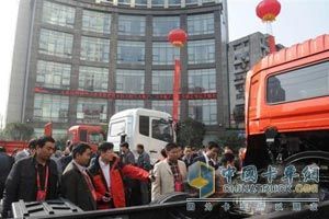 東風(fēng)商用車(chē)首屆隨車(chē)起重物流論壇開(kāi)幕