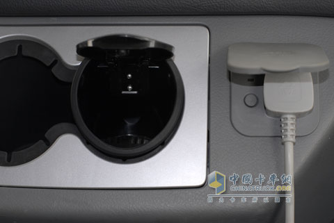 北奔重卡V3獨有的220V電源