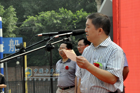 經(jīng)銷(xiāo)商代表侯中印致辭