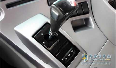 東風(fēng)商用車(chē)公司自主研發(fā)的AMT變速器操作機構