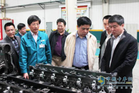 商務(wù)部領(lǐng)導姚申洪一行調研中國重汽