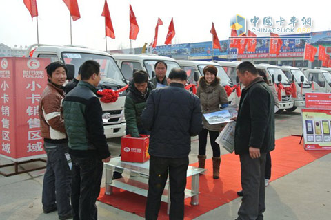 時(shí)代汽車(chē)用戶(hù)抽獎現場(chǎng)